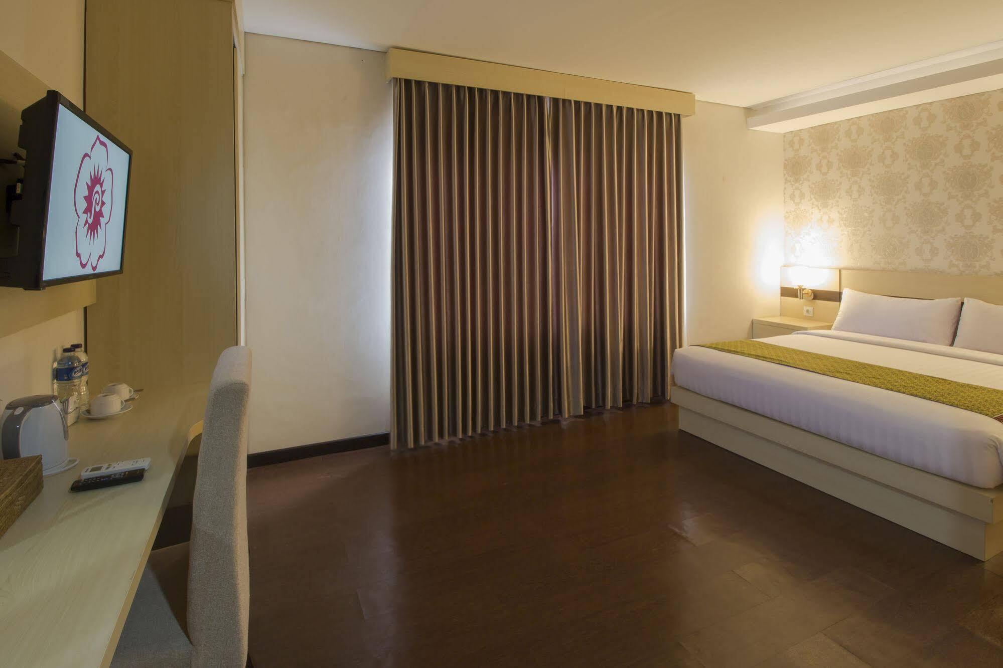 Grand Puri Saron Hotel Malioboro Yogyakarta Exteriér fotografie