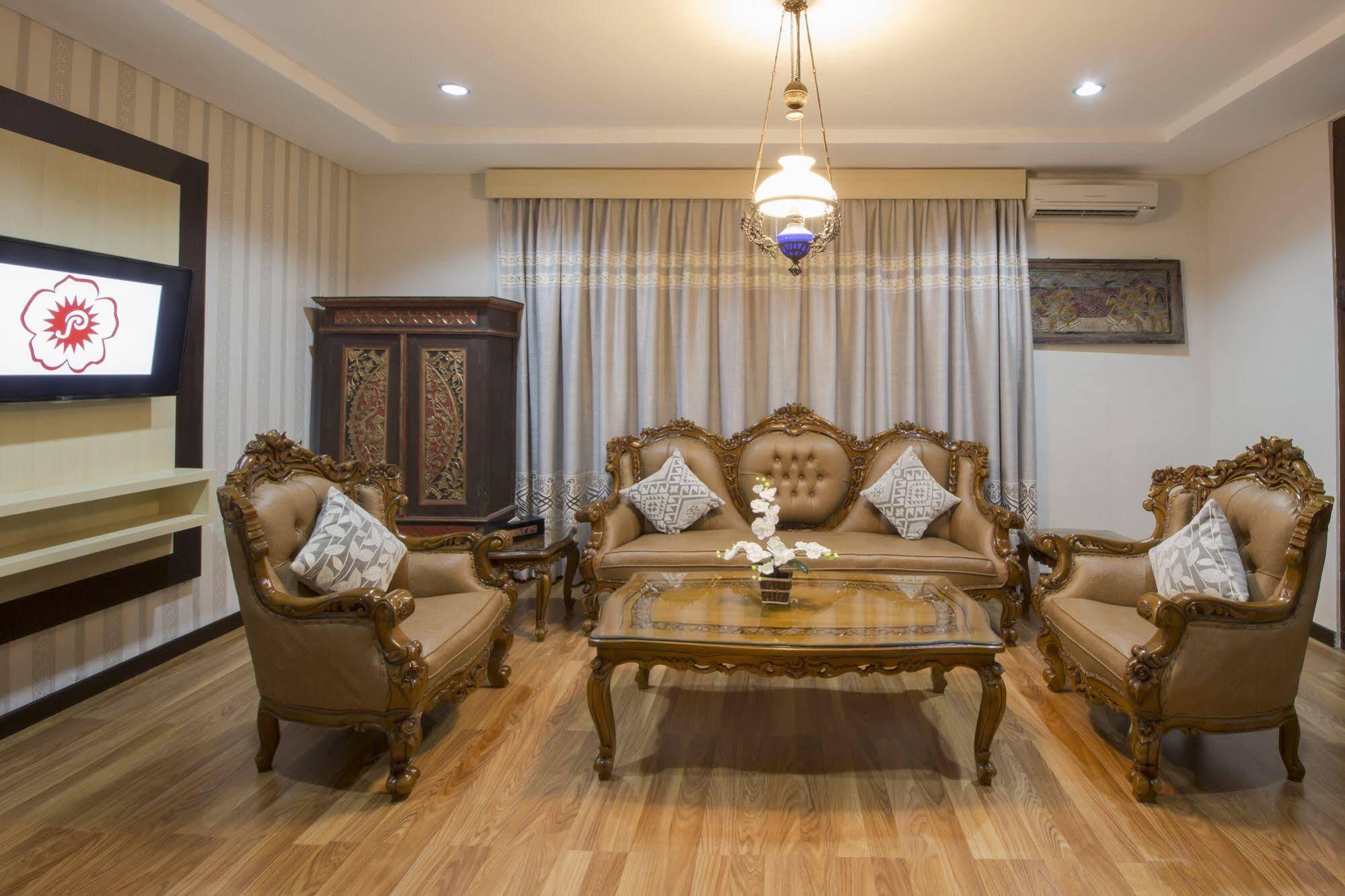 Grand Puri Saron Hotel Malioboro Yogyakarta Exteriér fotografie