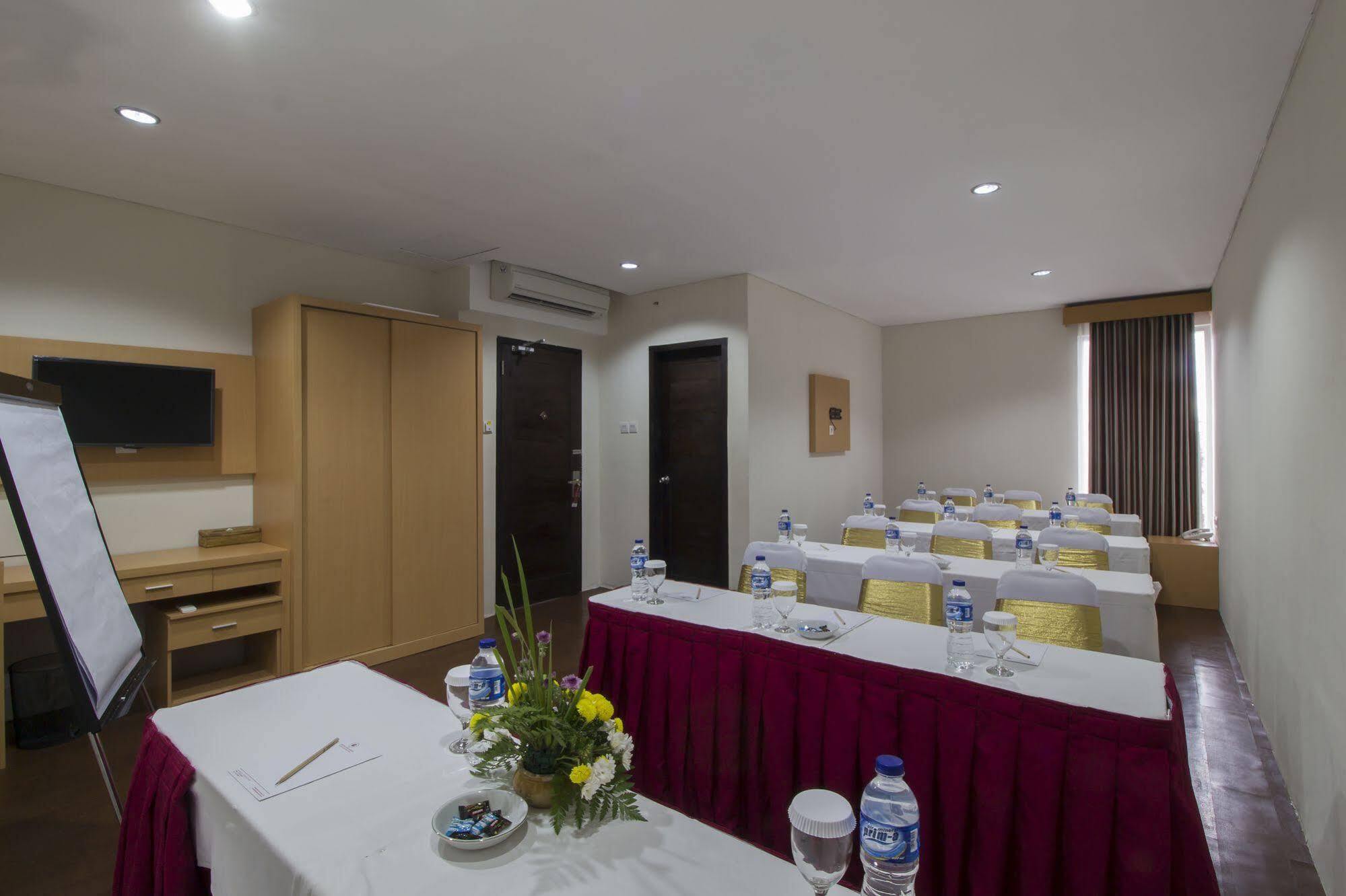 Grand Puri Saron Hotel Malioboro Yogyakarta Exteriér fotografie